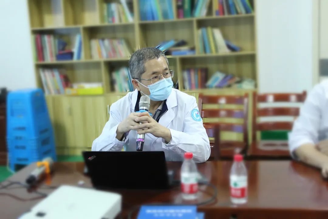 浙江省人民医院呼吸内科的严建平专家以《安全医疗与风险防范》为主题给杭州顾连通济医院培训