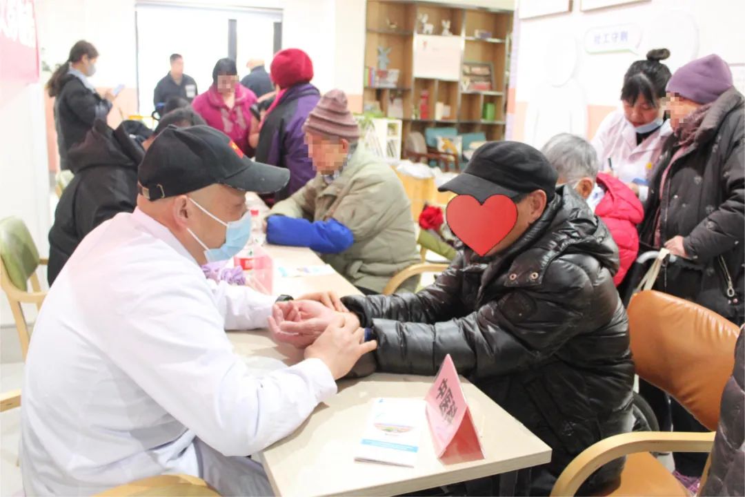 杭州顾连通济医院参与“学雷锋志愿活动”为社区居民义诊