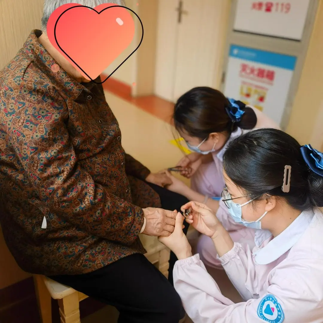 杭州顾连通济医院开展重阳节特别关爱行动