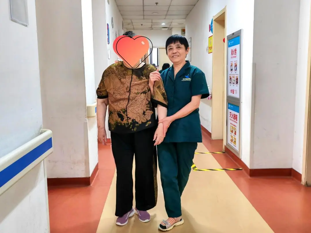 “阿妹"与"大姐”——杭州顾连通济医院病房里的温暖相守